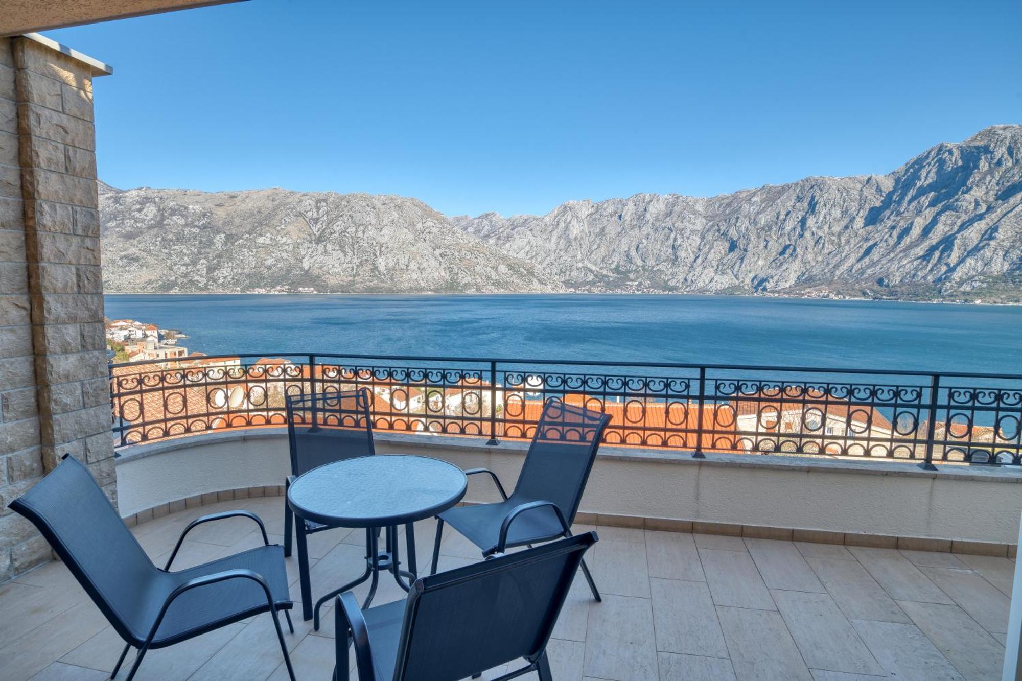 Luxurious 3-Bedroom Apartment By Mn Property Kotor Exterior foto