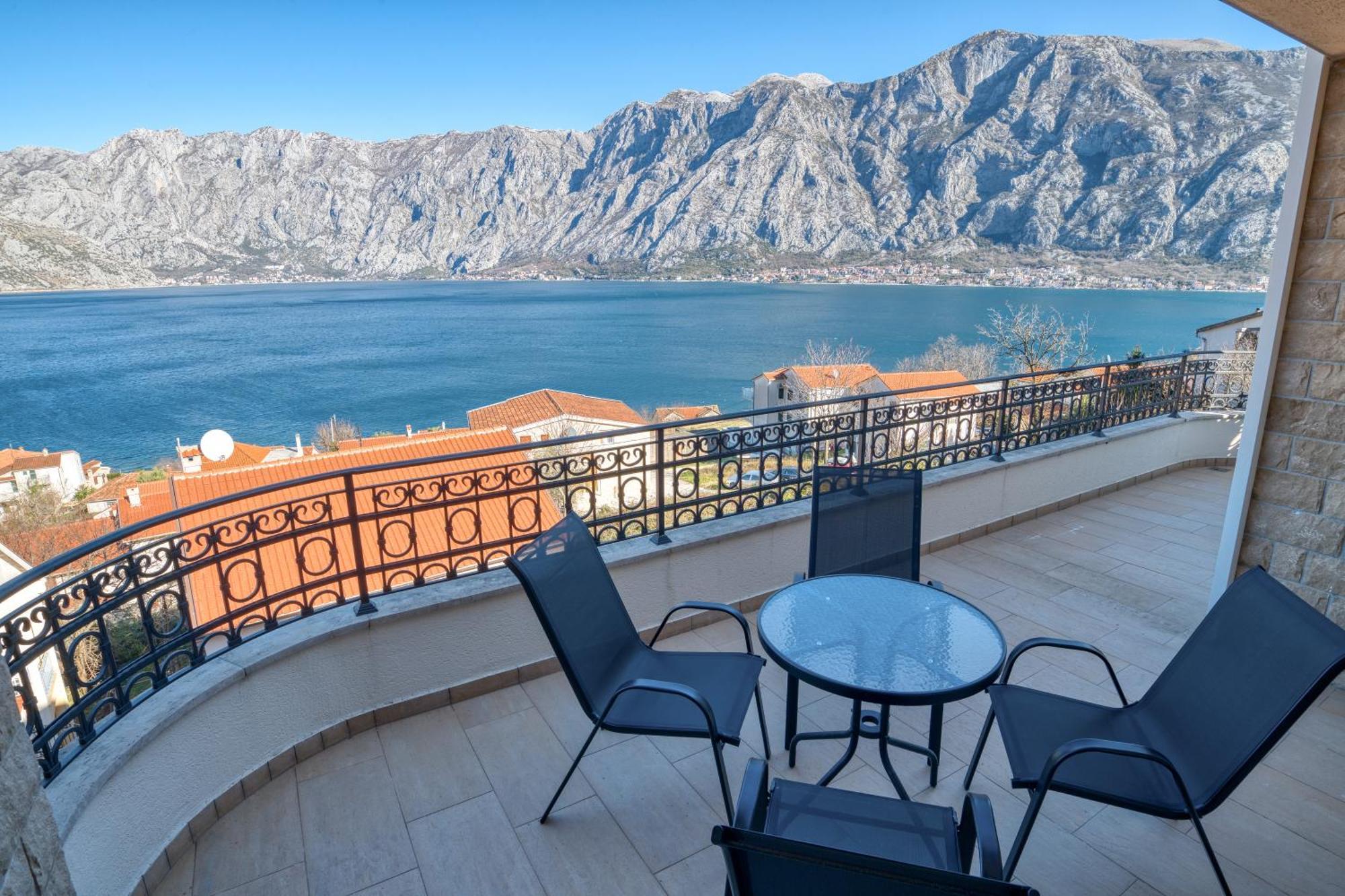 Luxurious 3-Bedroom Apartment By Mn Property Kotor Exterior foto