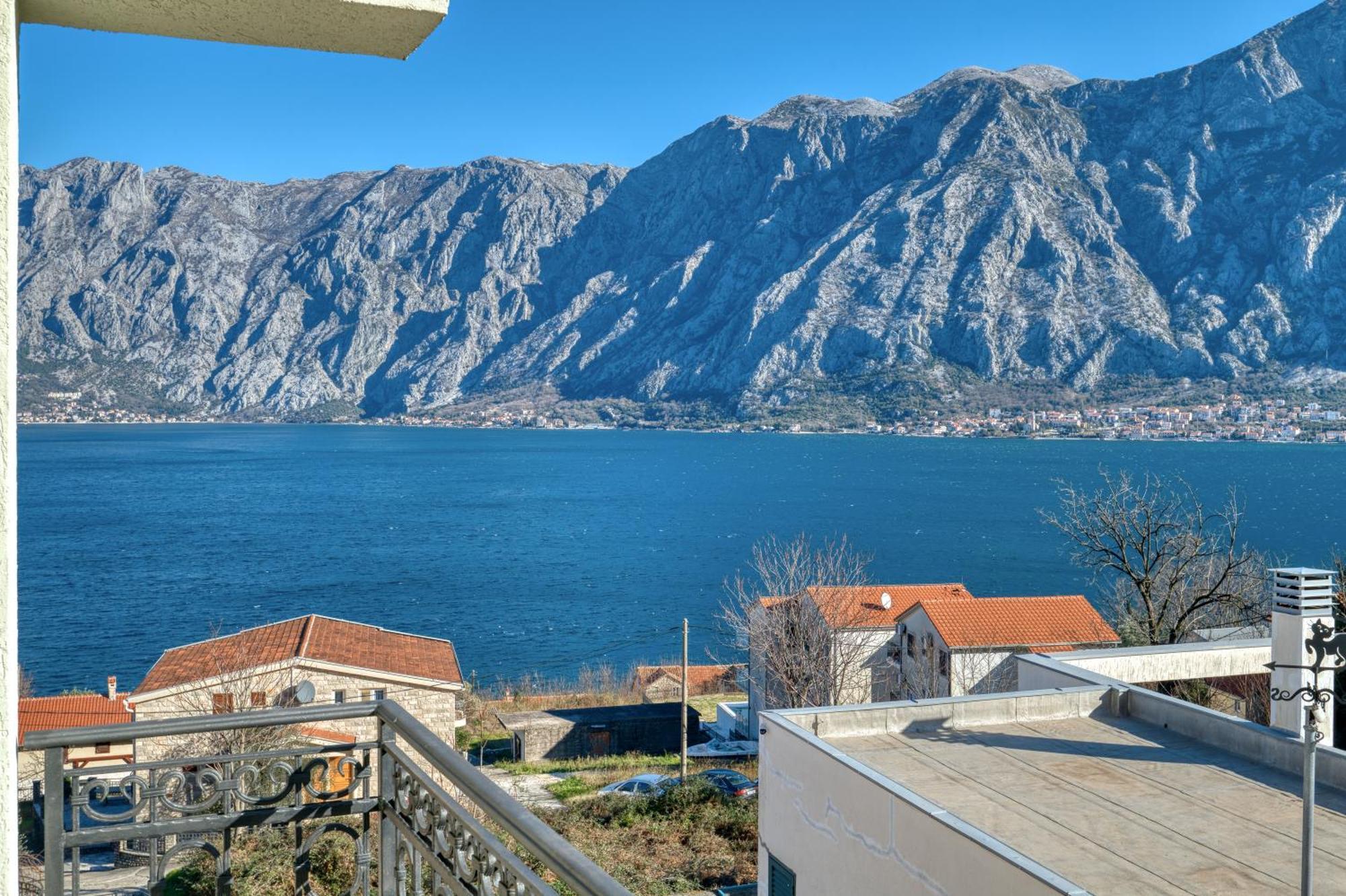 Luxurious 3-Bedroom Apartment By Mn Property Kotor Exterior foto