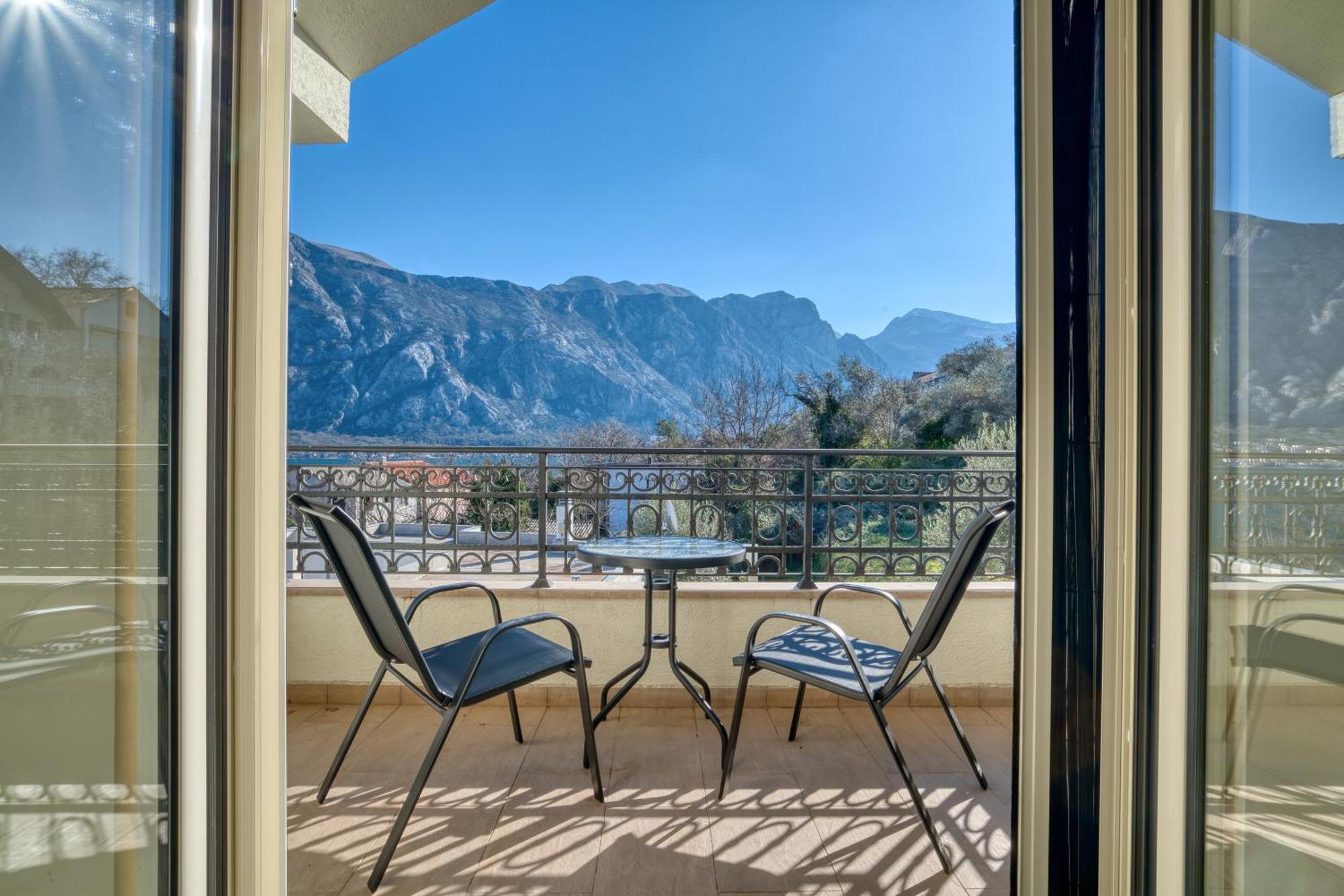 Luxurious 3-Bedroom Apartment By Mn Property Kotor Exterior foto